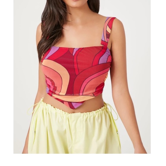 Small crop top in red pattern - Picture 2 of 3